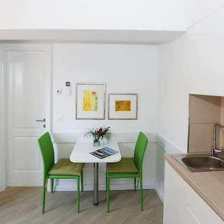 Apartment White & Co And *