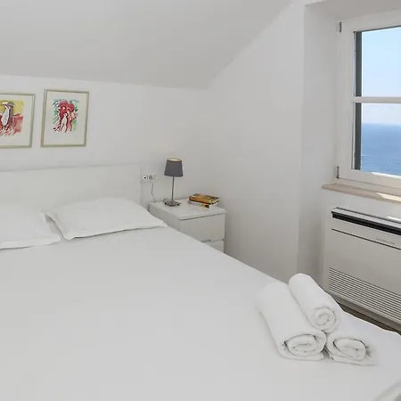 White & Co And Apartment *