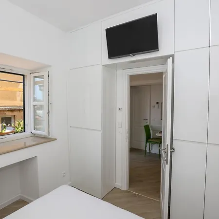 Apartment White & Co And *